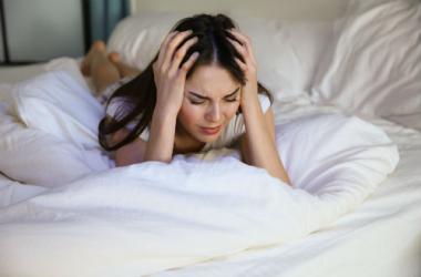 Почему после сна болит голова