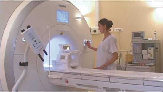 высокопольный МР-томограф